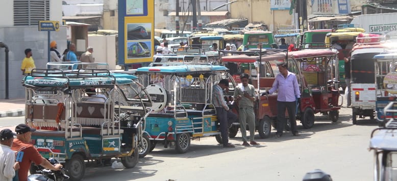 Delhi Withdraws Bulk E-Rickshaw Registration Rule to Boost Self-Employment