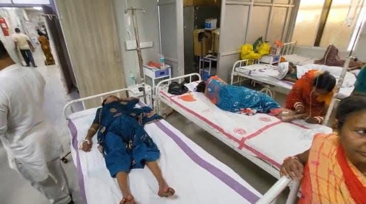 घायलों का होता इलाज