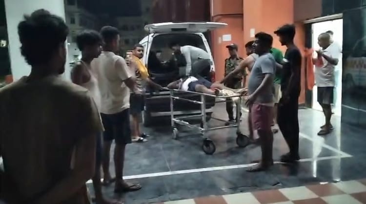 Bihar: पानी नहीं देने पर हैवानियत! युवक के पेट में घोंपा चाकू, तड़पता रहा घायल, पुलिस 2 घंटे तक रही गायब