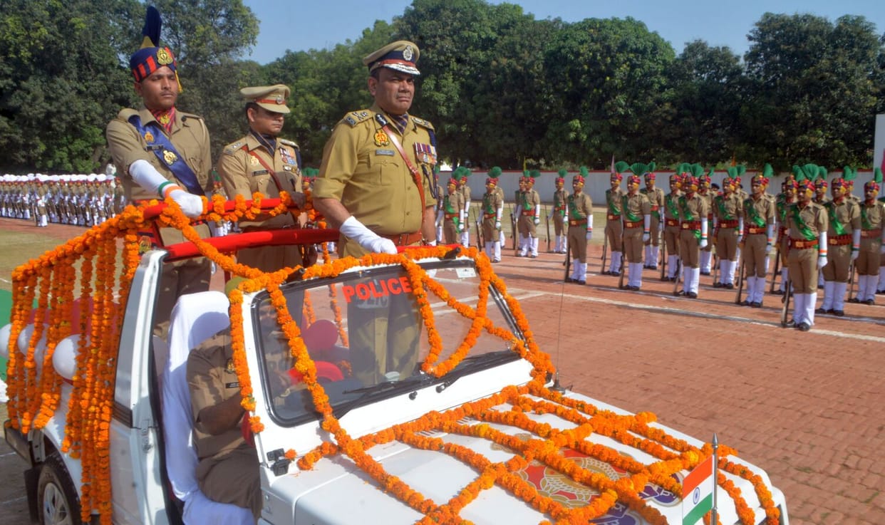494 trainees became soldiers, the parade showed a balance of discipline and enthusiasm.