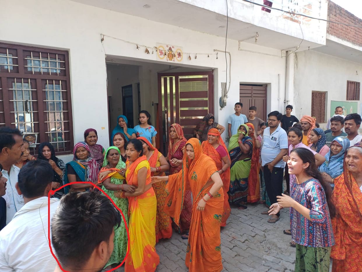 The husband of a female BJP leader standing near a dhaba was hit by a vehicle and died.