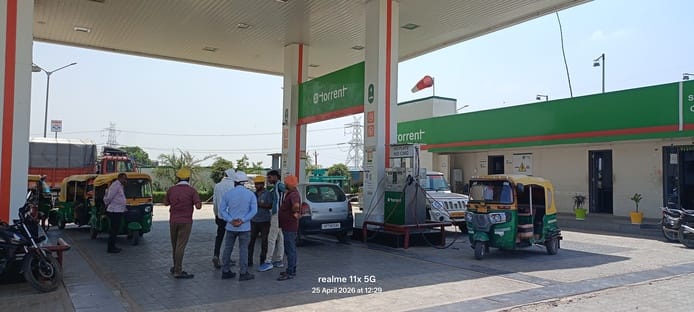 CNG pump causes panic, sends vehicle riders fleeing