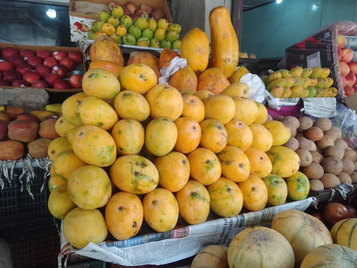In the scorching heat, mangoes became the taste of relief.