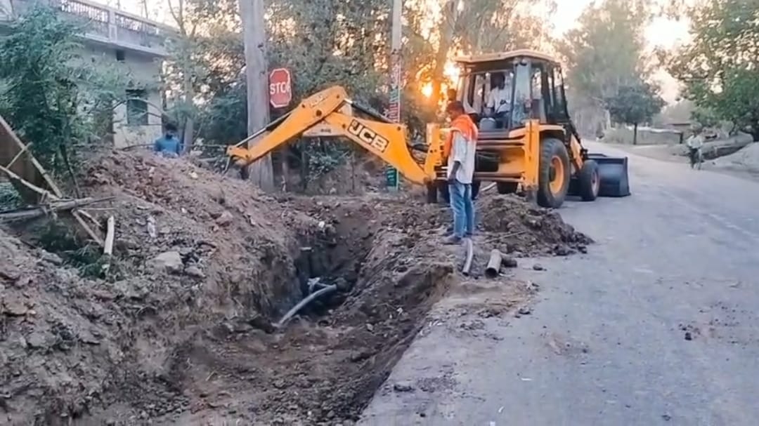 Road Widening Causes Pipe Break; Water Supply Disrupted