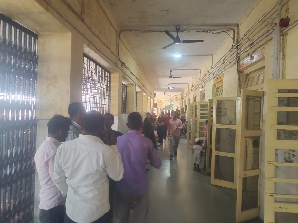 The number of patients suffering from stomach pain and cramps has increased due to the changing weather...crowds in the hospital.