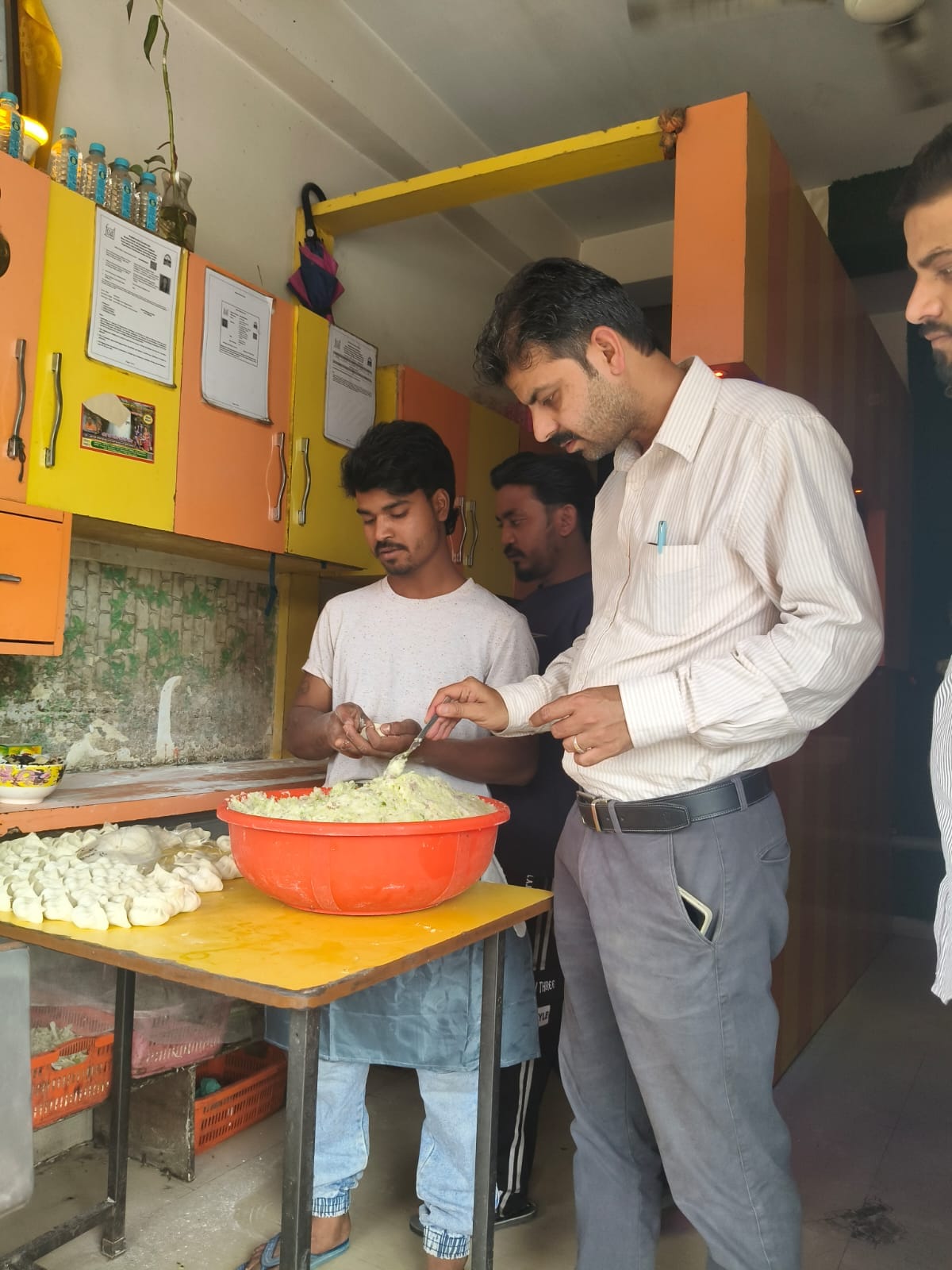 Samples of eight food items were collected in Rangas market.