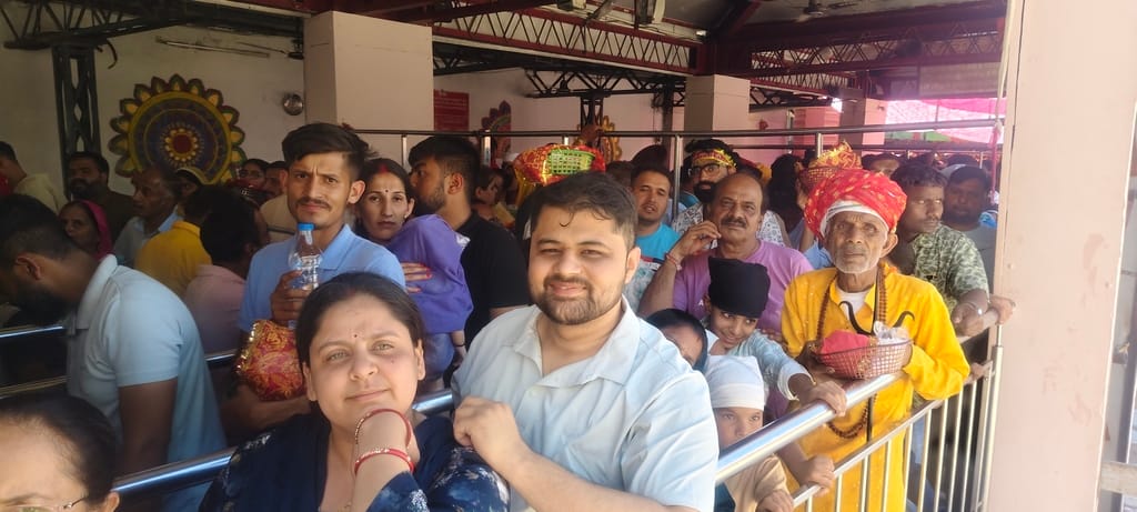 Shaktipeeth resounded with chants of Mother, more than 30 devotees visited it.
