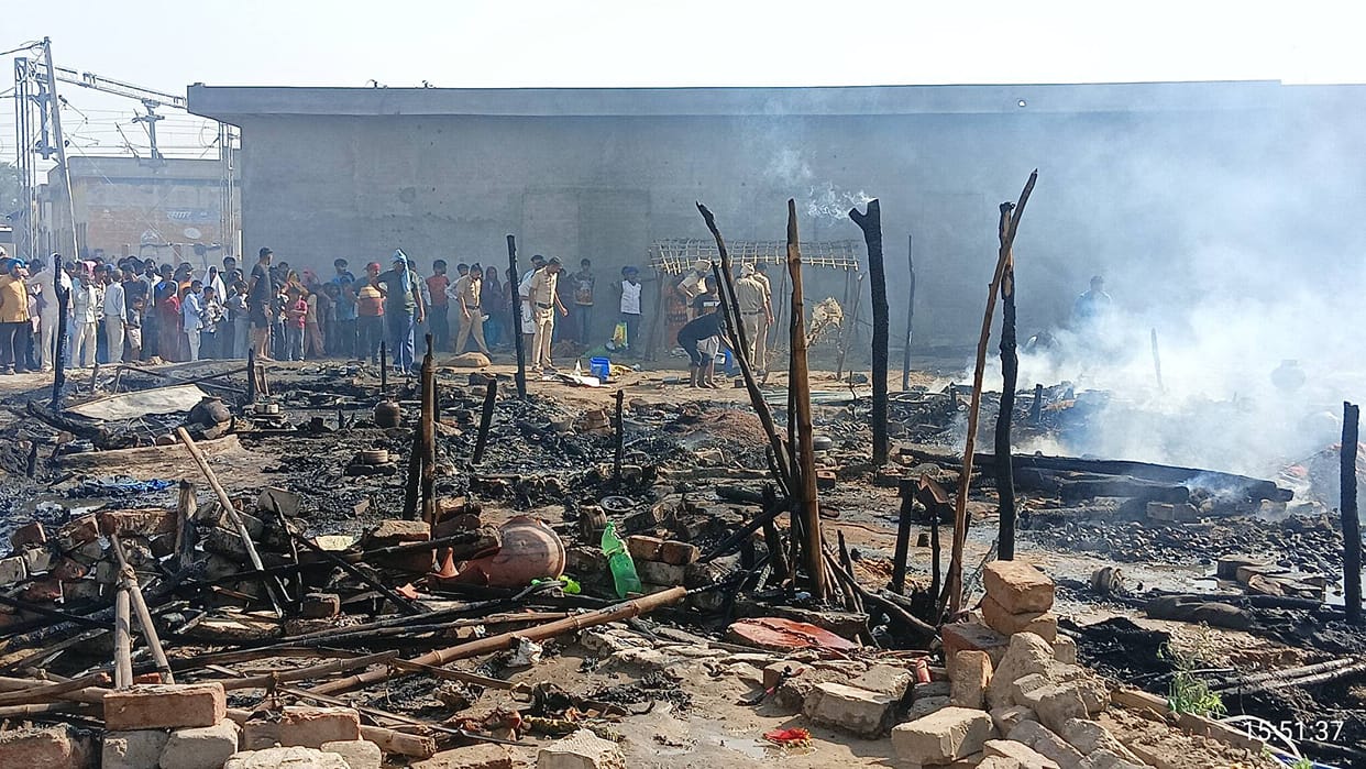Fire guts huts, destroys goods worth thousands