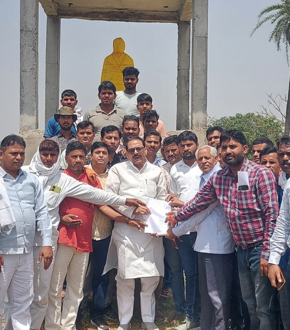 Kalyan Singh's statue vandalised, MLA visits