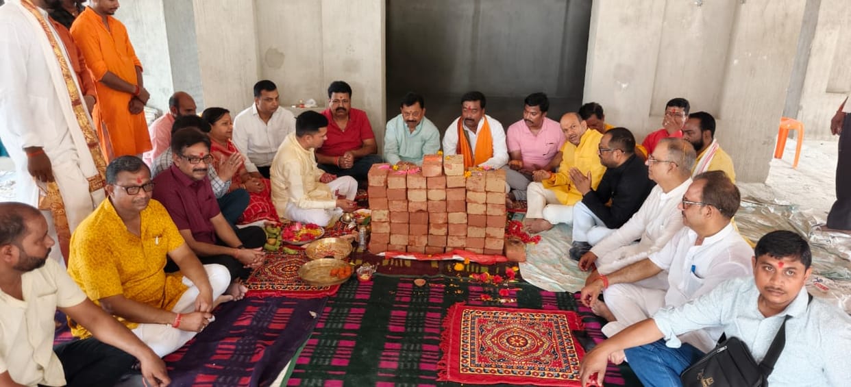The pinnacle of the Durga Temple was consecrated.
