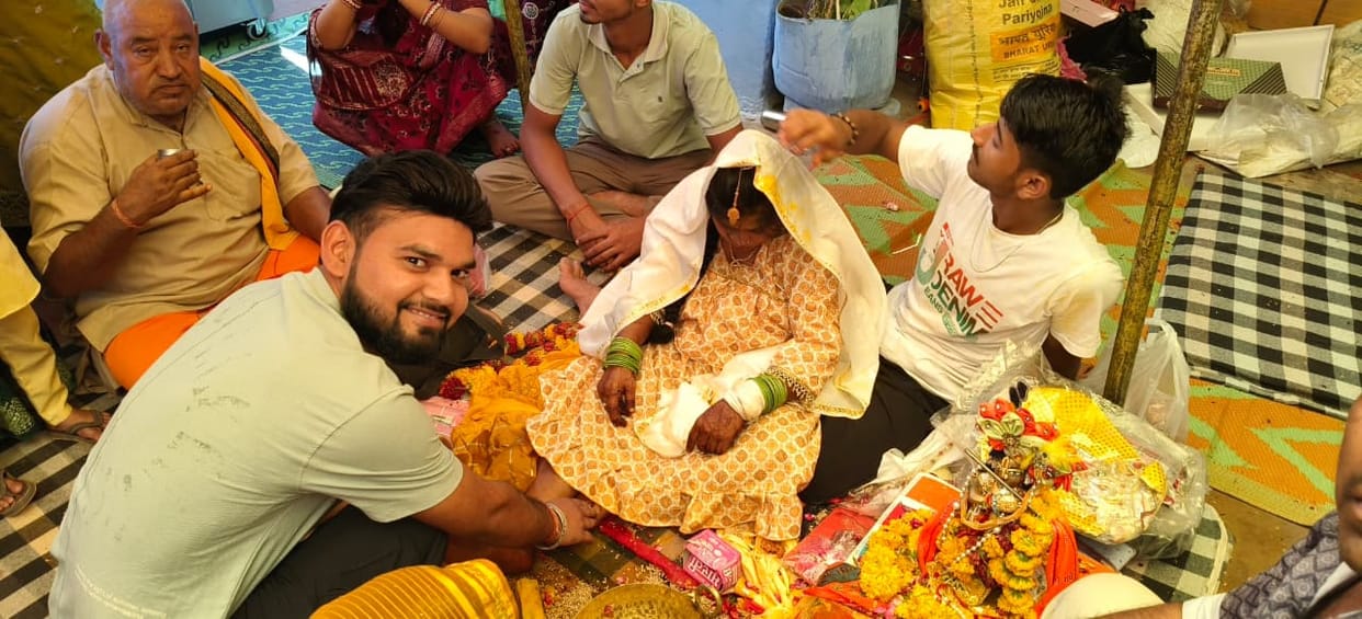 A unique marriage of faith in Khadiyahar, 42-year-old woman marries Shri Thakur Ji Maharaj