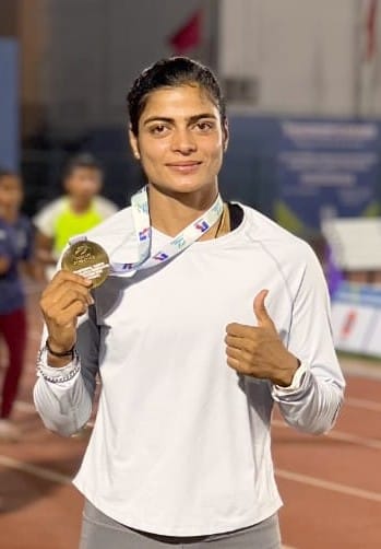 Neeru Pathak won gold in 400m