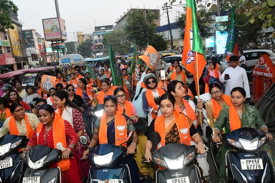 BJP Mahila Morcha Organizes Jan Akrosh Scooter Rally in Support of Nari Shakti Vandan Adhiniyam