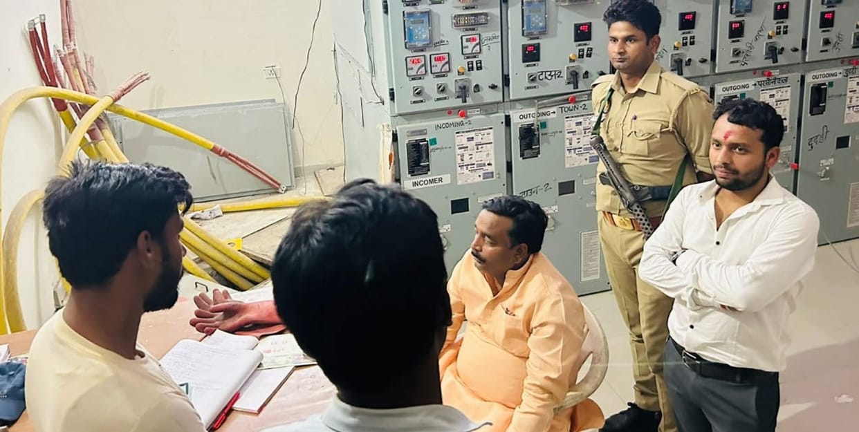 Anger Erupts Over Power Cuts Amidst Scorching Heat