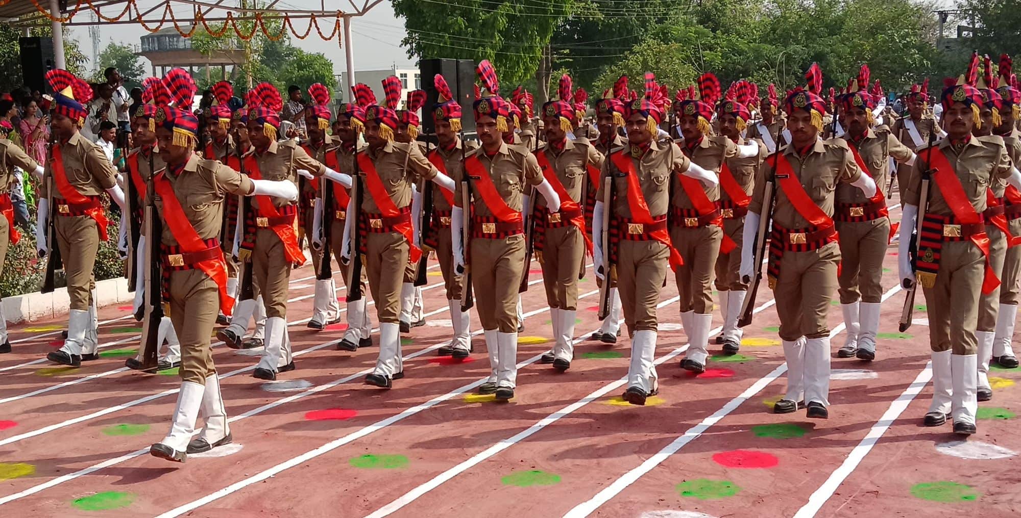 .पुलिस लाइन में पासिंग आउट परेड करते प्रशिक्षु। संवाद