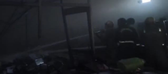 Fire breaks out in refined oil warehouse due to short circuit.