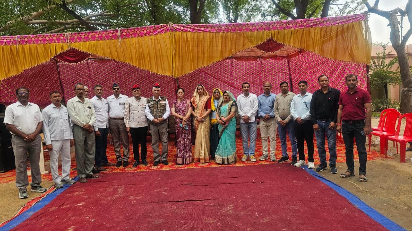 स्कूल में आयोजित कार्यक्रम में पहुंचे गणमान्य। स्रोत : स्कूल