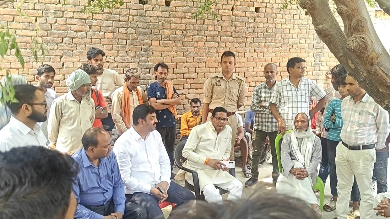 Eight injured are undergoing treatment at Gorakhpur Medical College, one is serious.