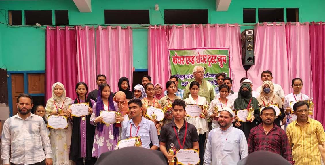 Meritorious students were honored, faces lit up after receiving awards.