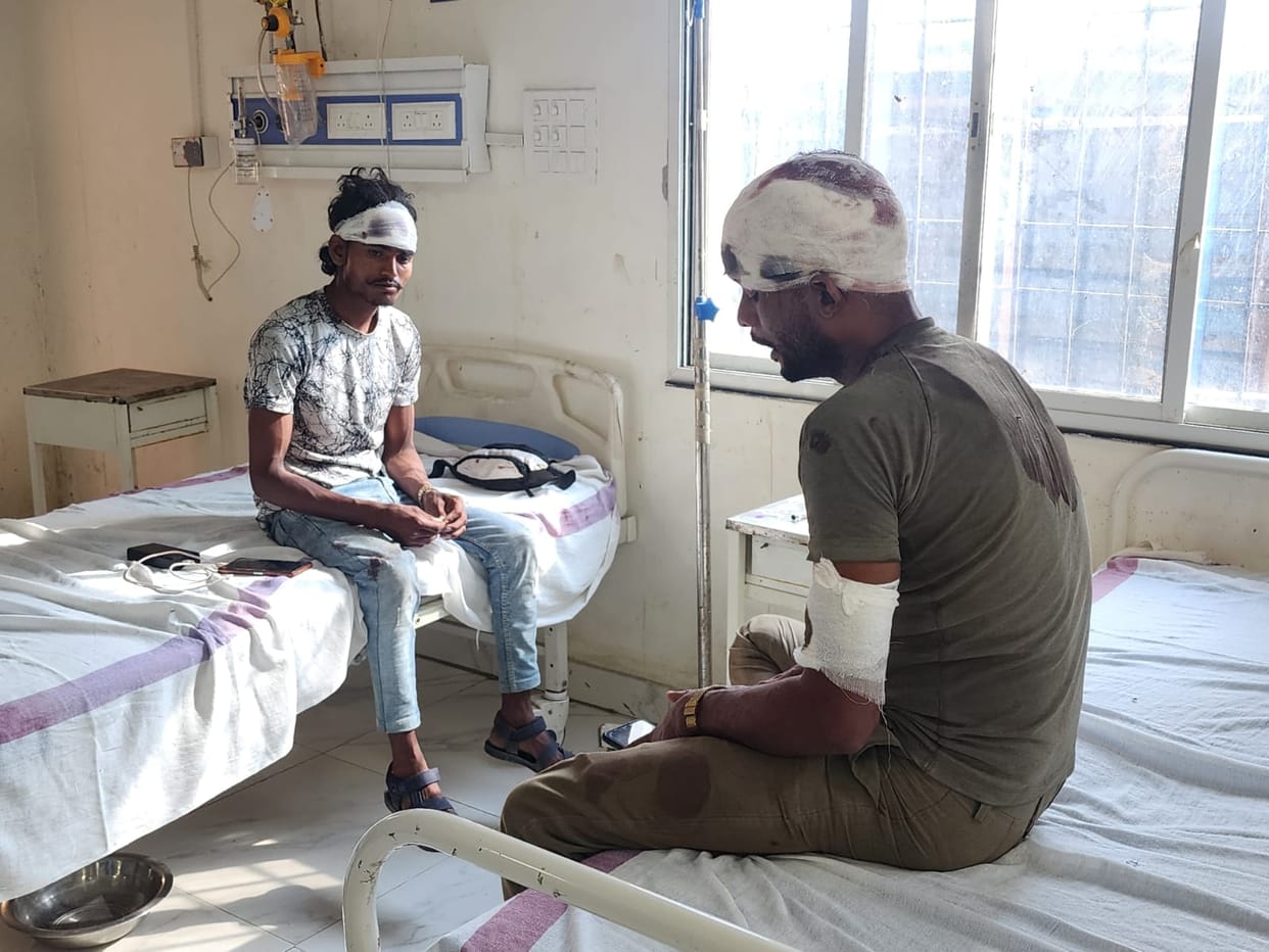horrific road accident occurred on Siwan-Chhapra main road killing two tableau artists and injuring six others
