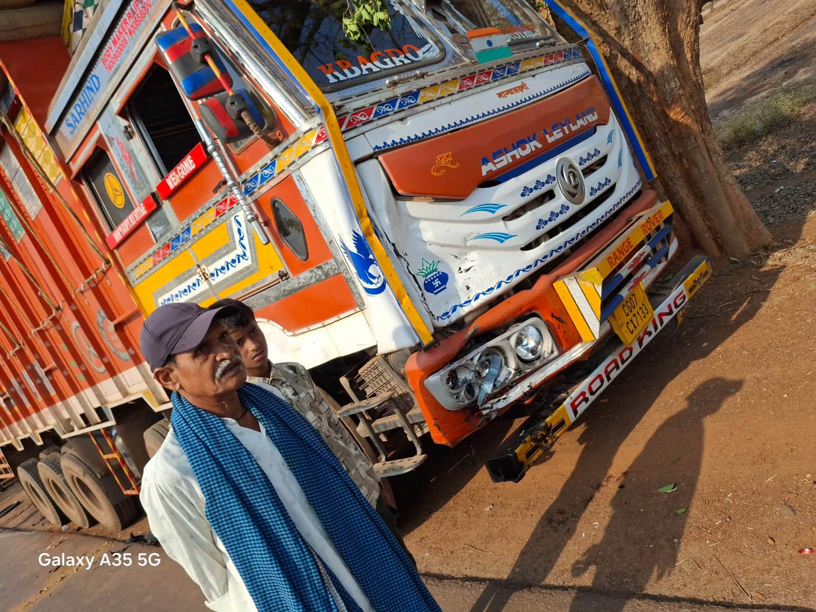 ट्रक और बाइक की भिड़ंत में दो युवकों की मौके पर ही मौत