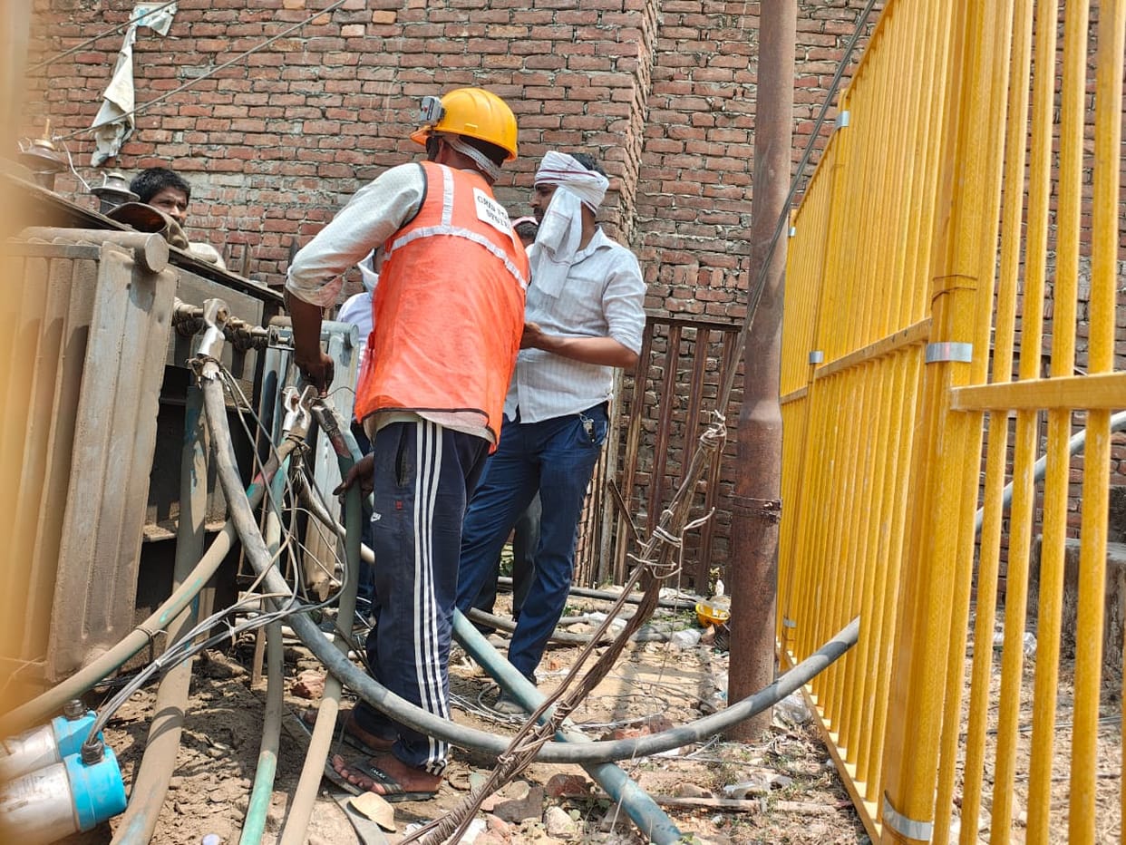 Monkeys jumping on it damaged a 630 kV transformer, resulting in a 13-hour power outage.