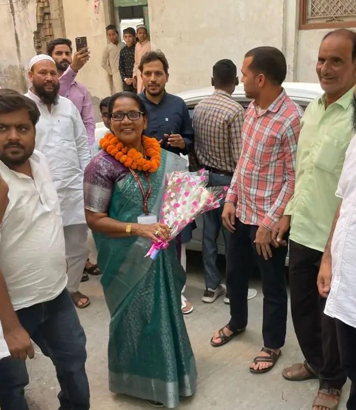 Syed Munawari Begum reached Thanabhavan and praised the policies of BJP.
