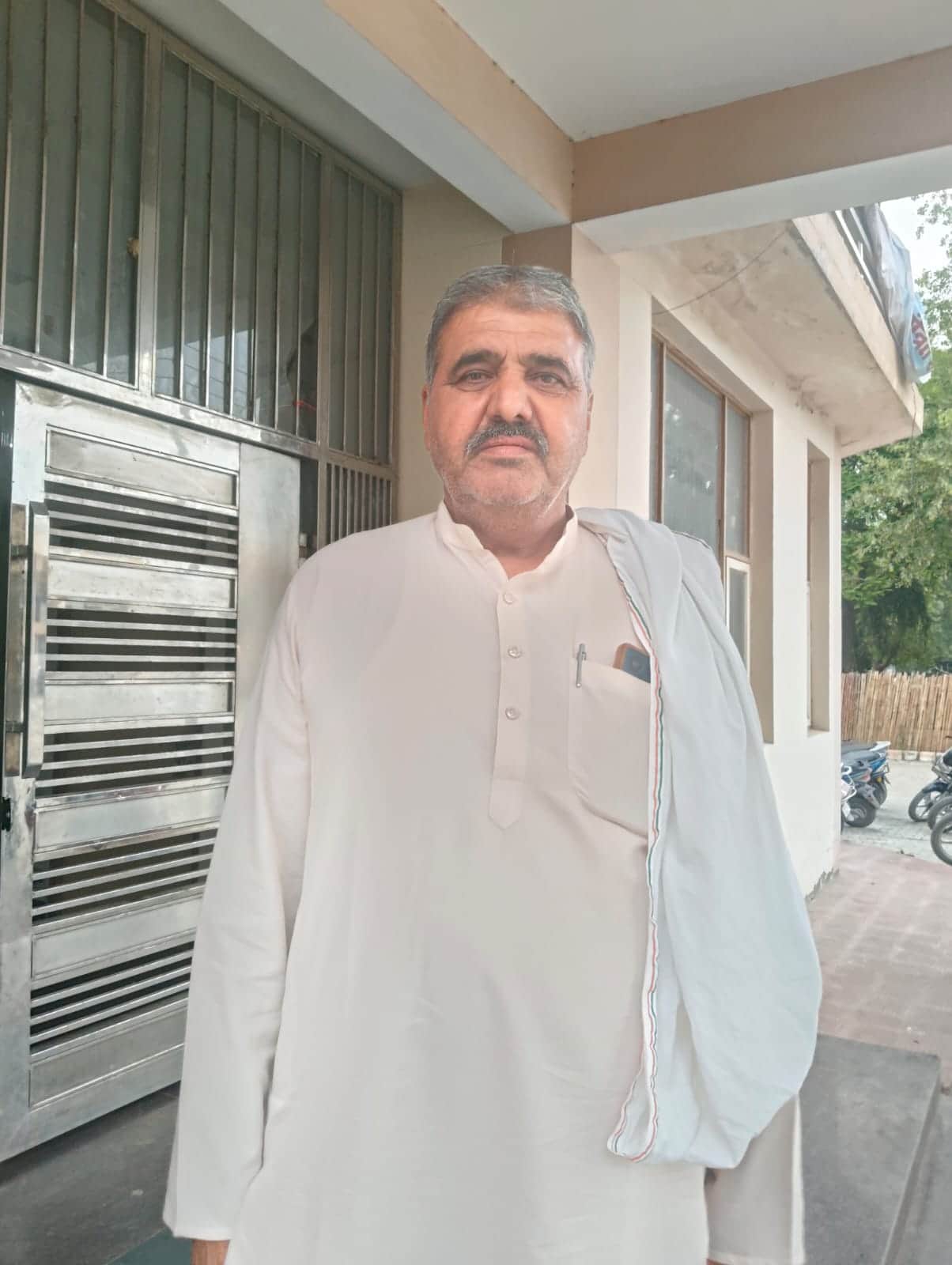 16-दलबीर, यात्री।