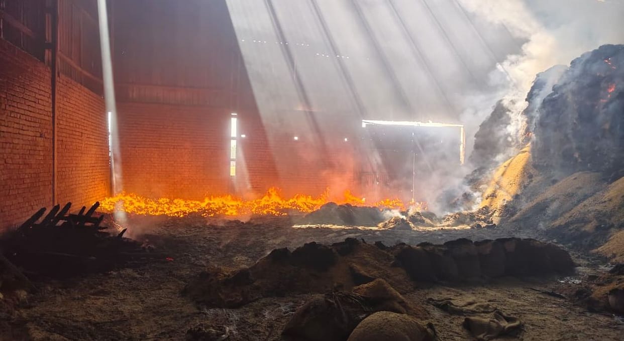 Fire Breaks Out at Rice Mill; Firefighters Arrive After Two Hours, Causing Losses Worth Lakhs