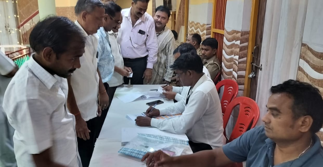 Out of 857 voters, 671 exercised their franchise.