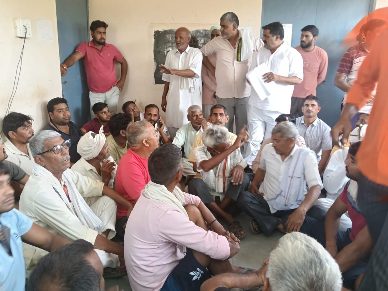 Anger erupts against smart meters in Akola, villagers surround power station