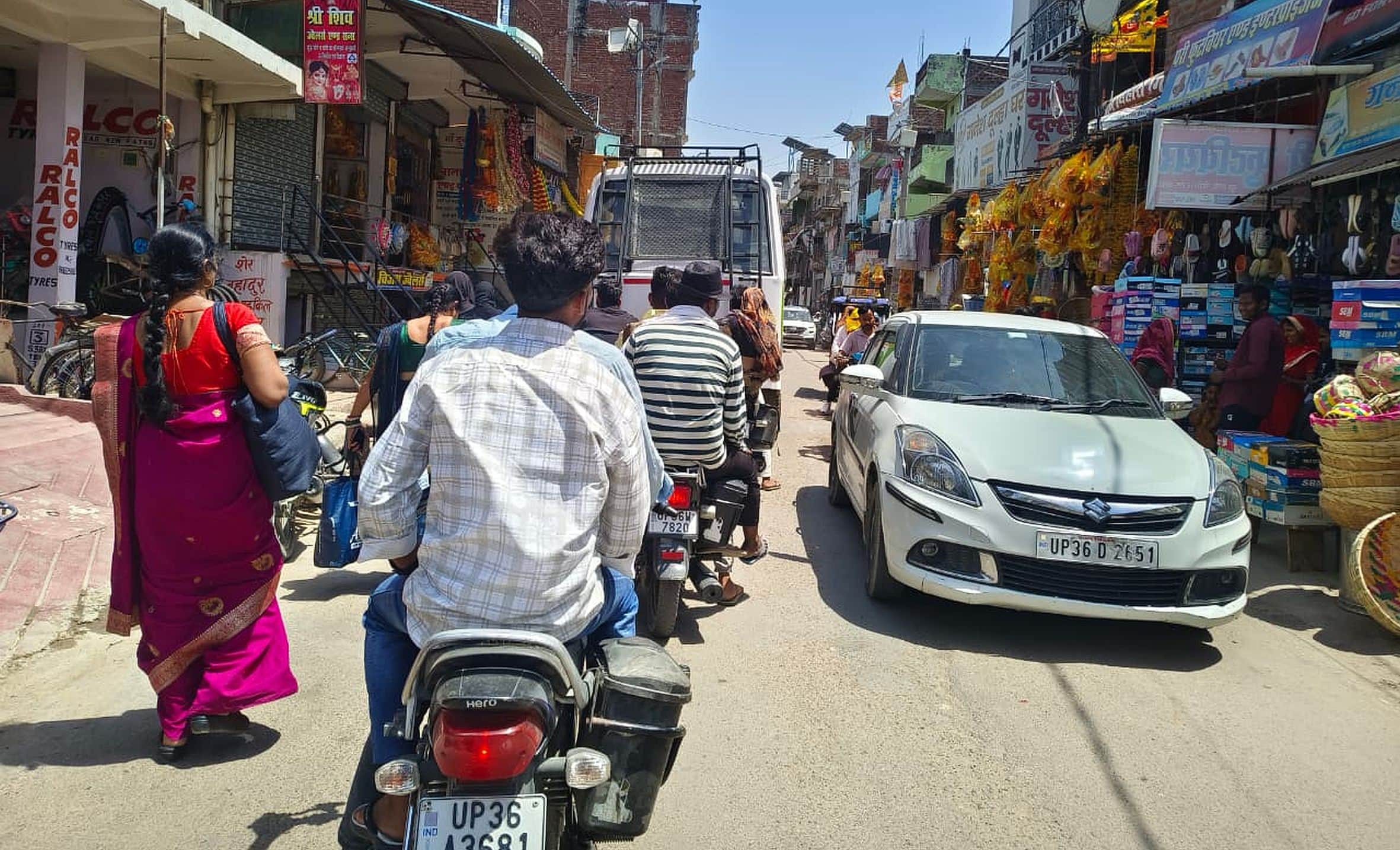 अमेठी कस्बे में लगा जाम। -संवाद