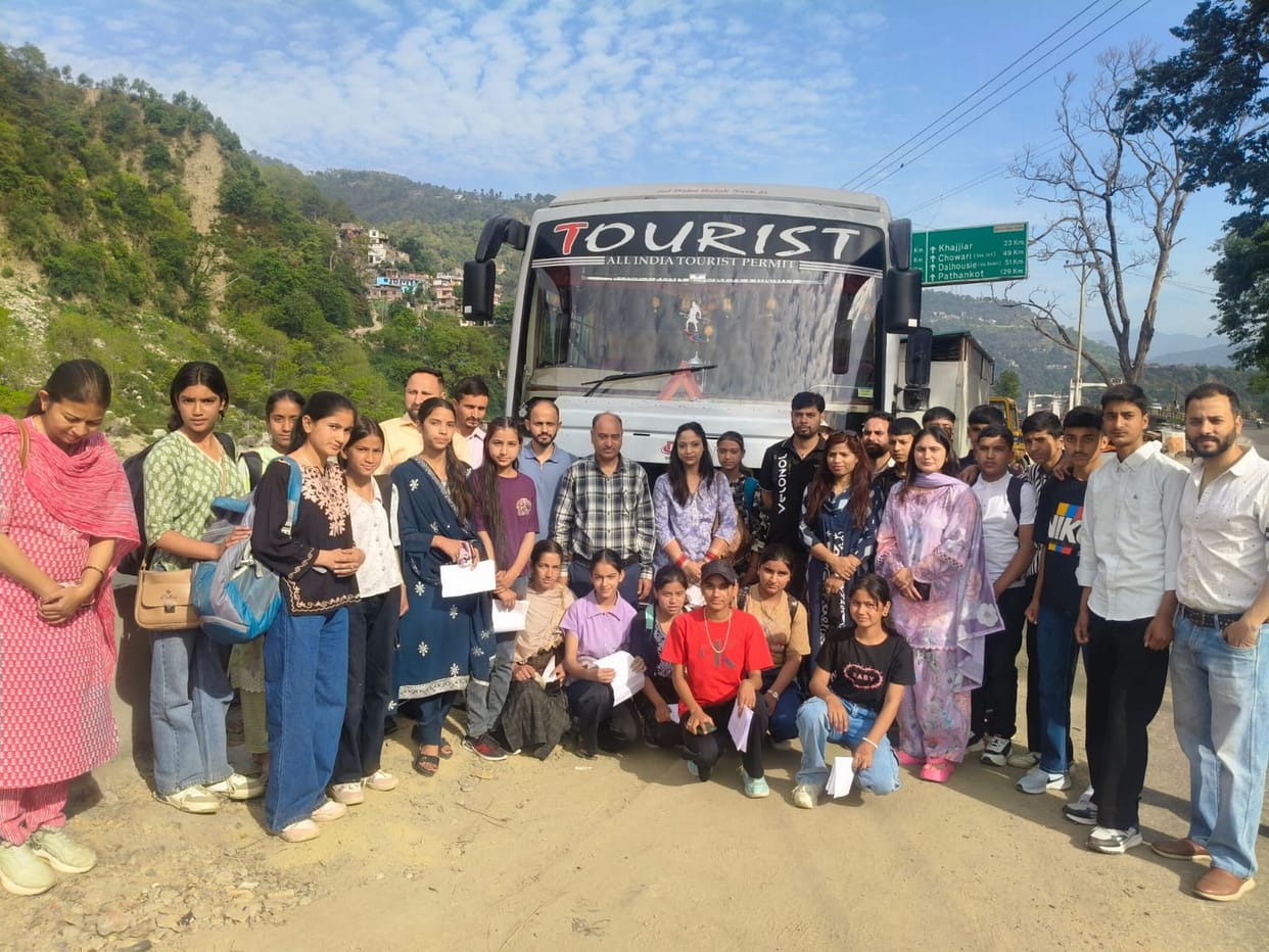 Vocational trade students went to Chandigarh on an educational tour.