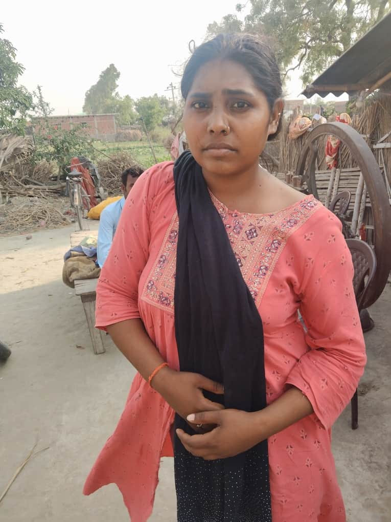 चाकू के हमले से घायल बबिता।स्रोत-सोशल मीडिया