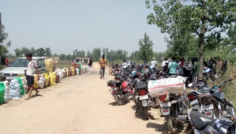 People scorched by the heat of the heat while trying to light the stove at home