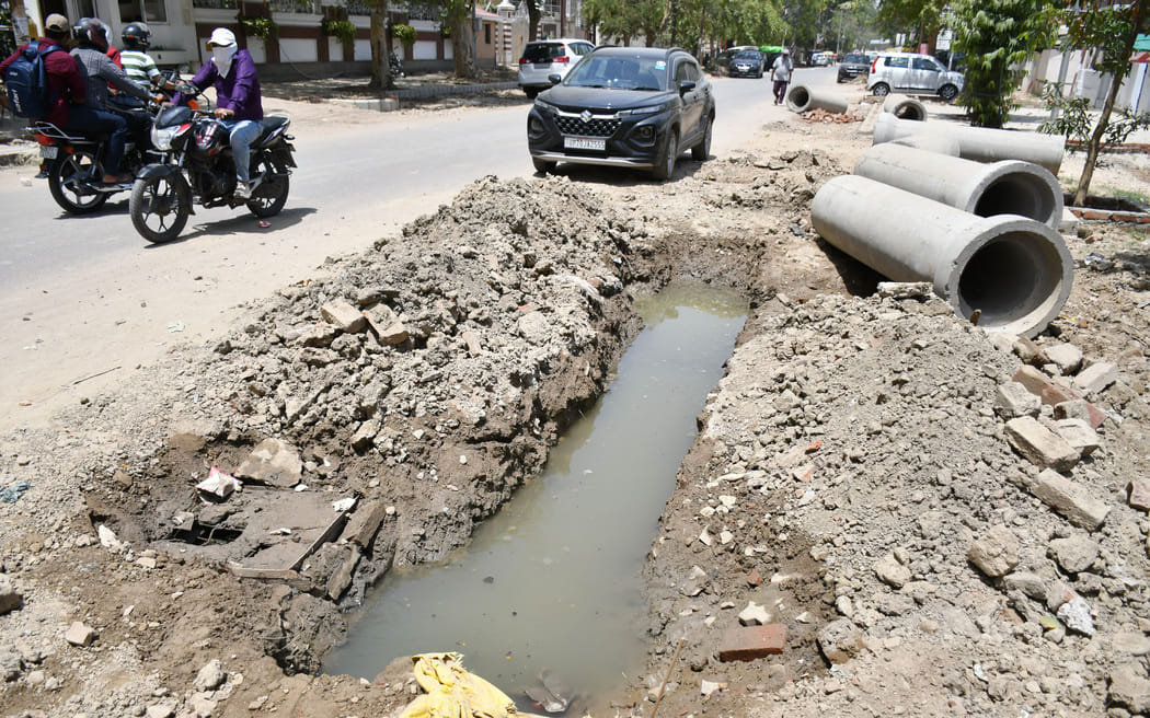 A dug-up road in Georgetown has left people gasping for breath in the dust.