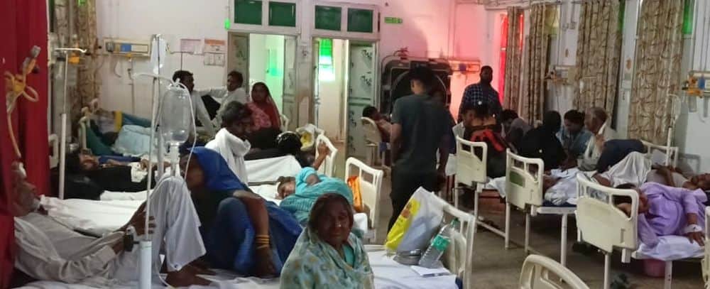 फोटो 26 एमएएचपी 14 परिचय-जिला अस्पताल के वार्ड में भर्ती संक्रामक बीमारियों के मरीज। संवाद