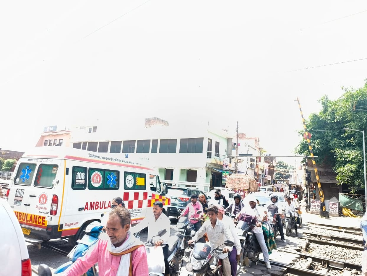 Vande Bharat Express stopped on the outer track due to vehicle getting stuck on the track.