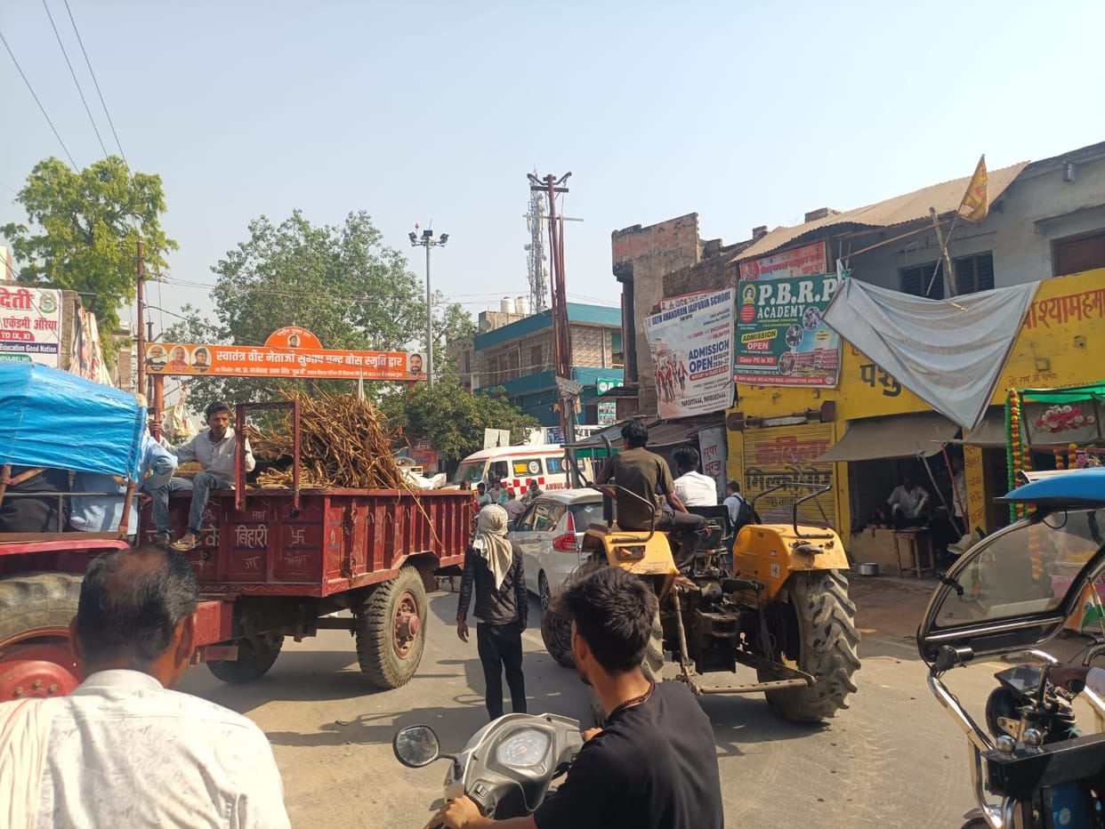 Ambulance stuck in traffic jam at Ajitmal intersection for 20 minutes