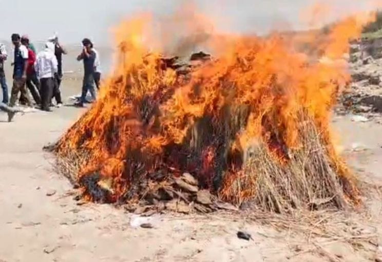 Follow-up: The couple and their son were cremated on the same funeral pyre.