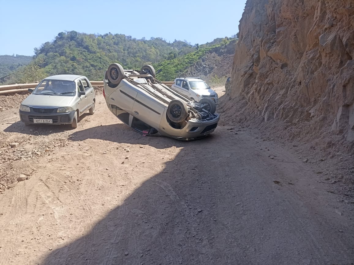A car overturned due to brake failure on the Gamberpul-Banoh Sarli road.