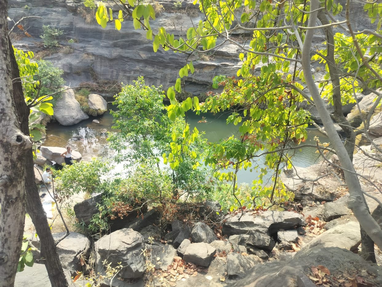 young man who went out to play football drowned in a pond dead body found next day in Singrauli