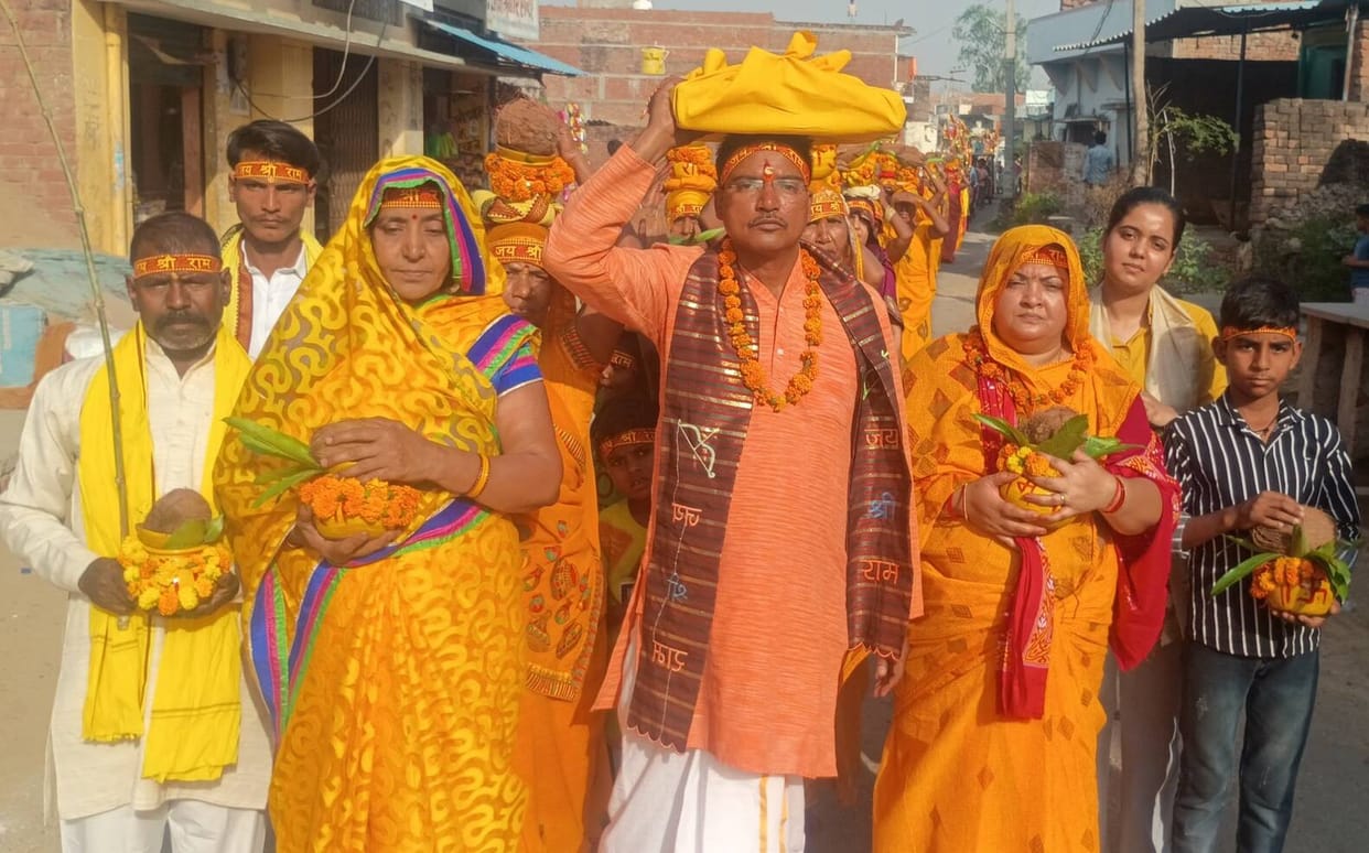 The grand Kalash procession set out before the Shri Ram Katha, echoing the name of Ram