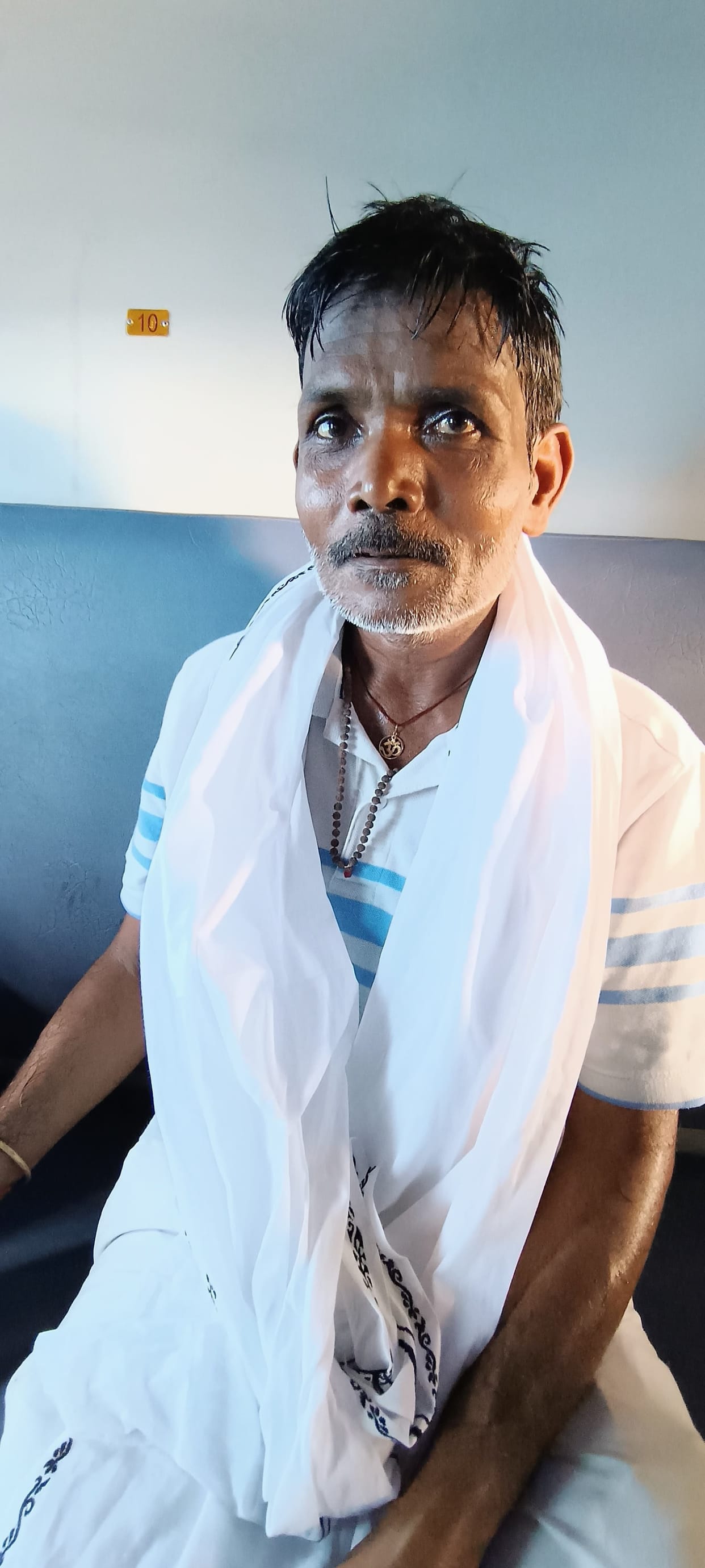 Handloom showroom manager dies after being hit by a speeding bike