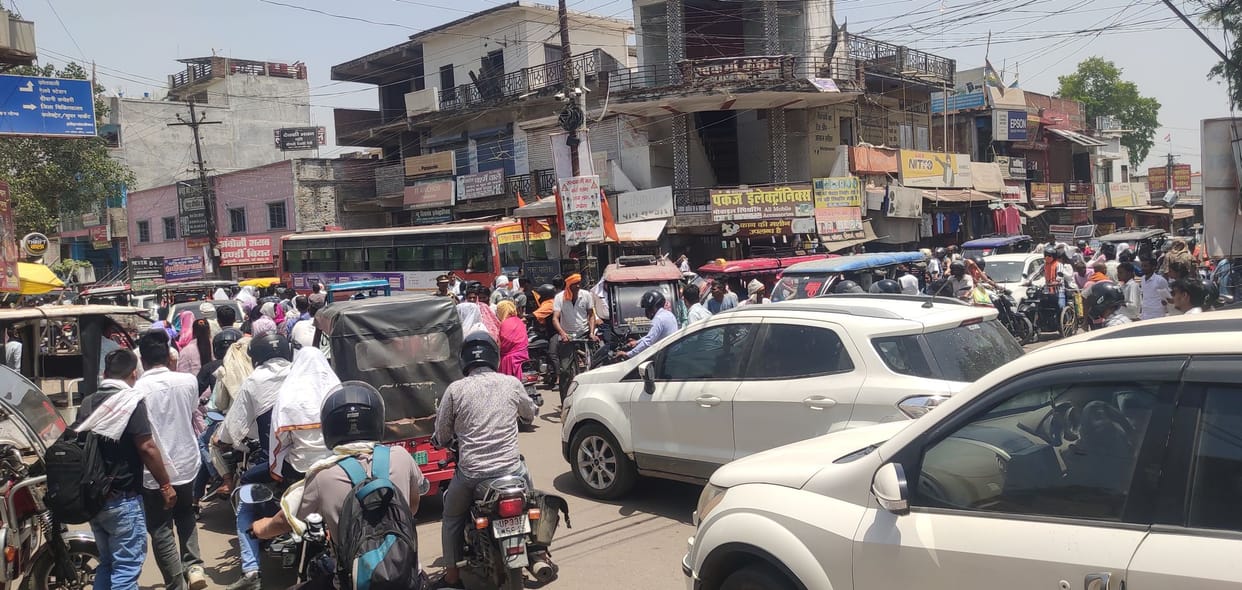 Home Guard recruitment exam causes traffic jam in the city