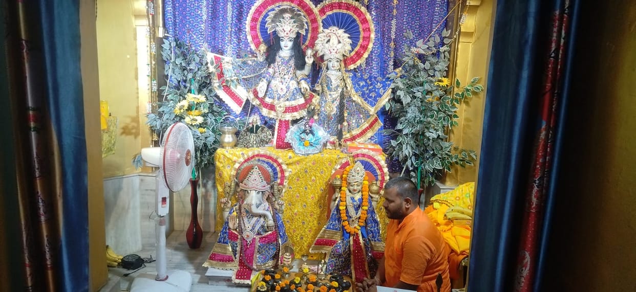 As the heat increased, ACs and fans were used in the ancient Lakshmi Narayan temple.