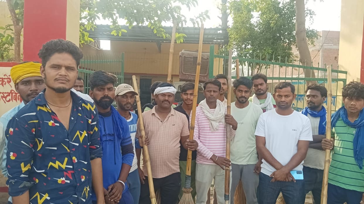 Sanitation workers deployed in 11 wards started a strike.