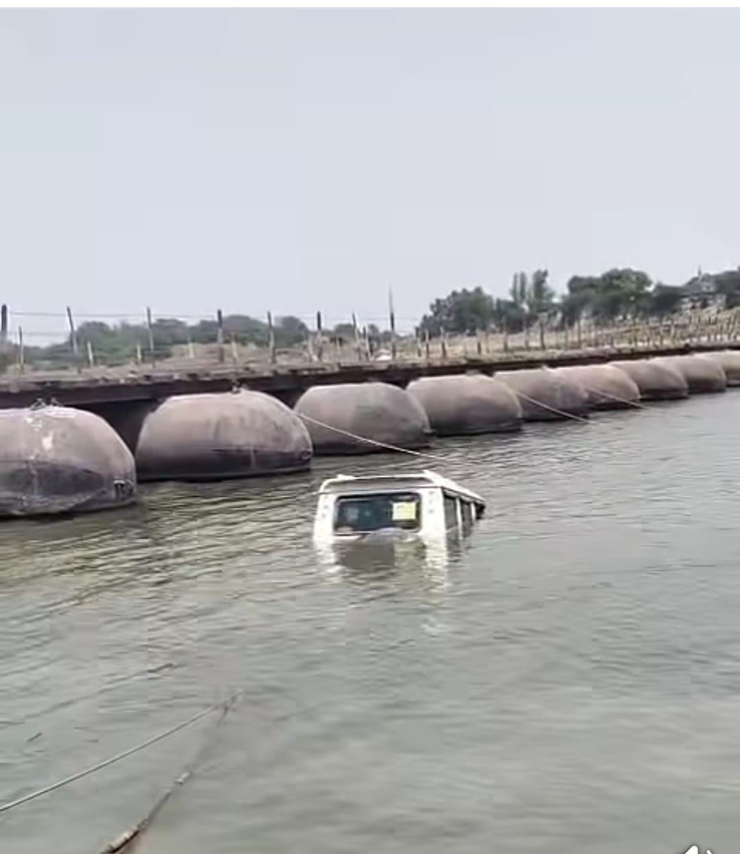 The Bolero belonging to the wedding party fell into the river and was pulled out by a crane