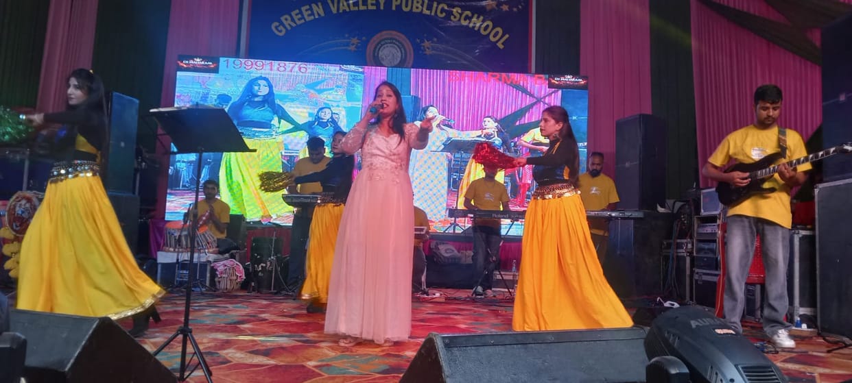 The audience danced to the song Lachhi-Lachhi Lok Galande, Lachhi Mera Naam Sajna...