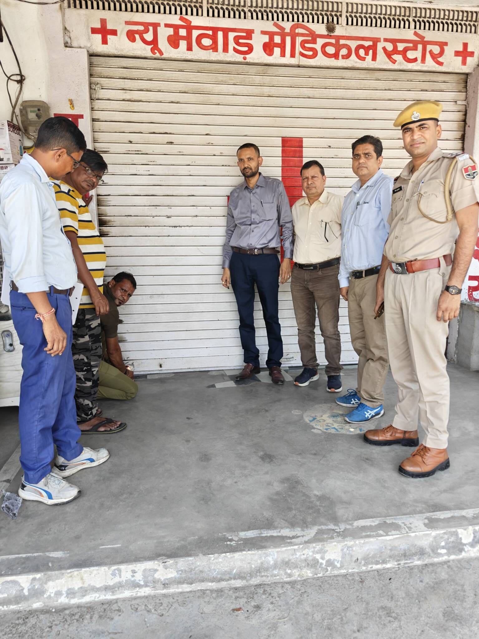 प्रशासन की तरफ से छापेमारी कार्रवाई